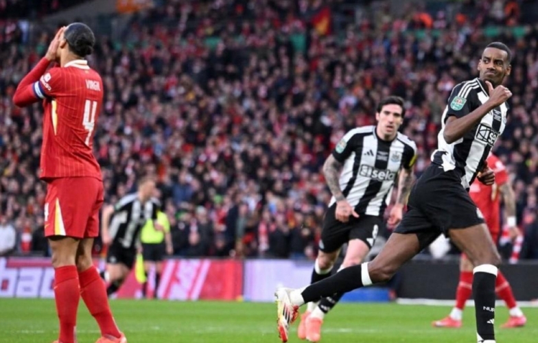 CĐV Liverpool bị chỉ trích vì hành động khi Newcastle vô địch