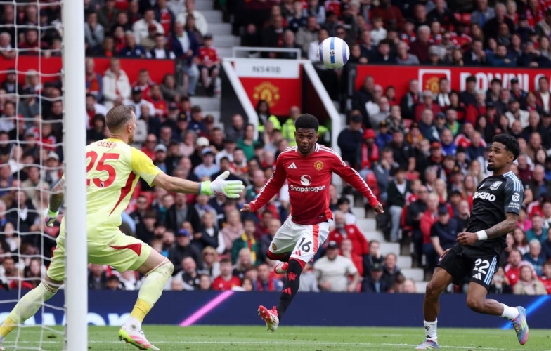 Thẻ đỏ định mệnh, Aston Villa tan mộng Champions League trước MU