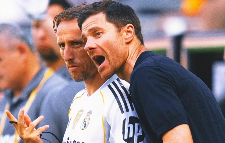 Real Madrid tính chiêu mộ 'máy điều phối bóng' để thay Modric