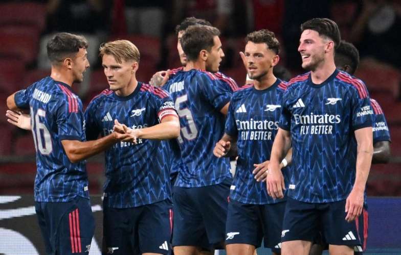 Saka tỏa sáng, Arsenal có danh hiệu đầu tiên của mùa giải