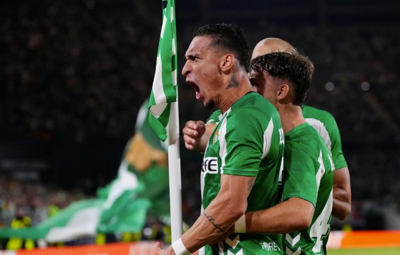 Vòng 1 Europa League: Antony toả sáng rực rỡ, Sir Jim 'méo mặt'