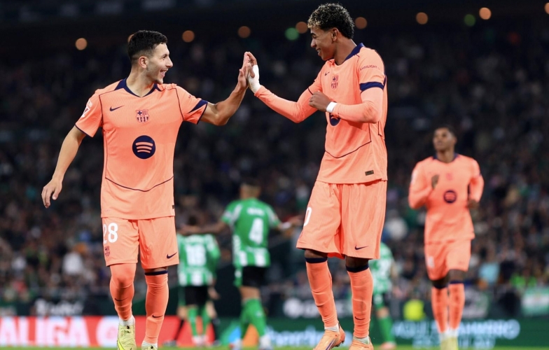 Ferran Torres lập hattrick, Barcelona hạ Betis chễm chệ ngôi đầu La Liga