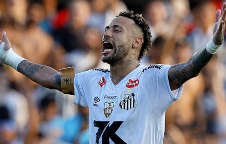 Trở lại huy hoàng, Neymar lập hattrick lịch sử cứu cả mùa giải của Santos