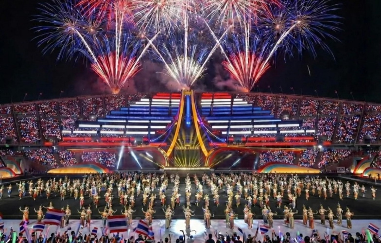 CĐV Đông Nam Á tranh cãi nảy lửa về loạt sự cố ở lễ khai mạc SEA Games 33