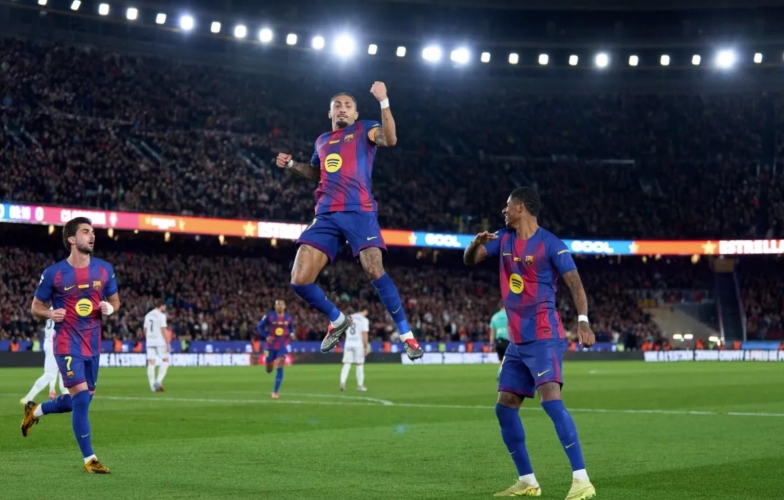 Raphinha lập cú đúp, Barca bỏ xa Real Madrid 7 điểm ở La Liga