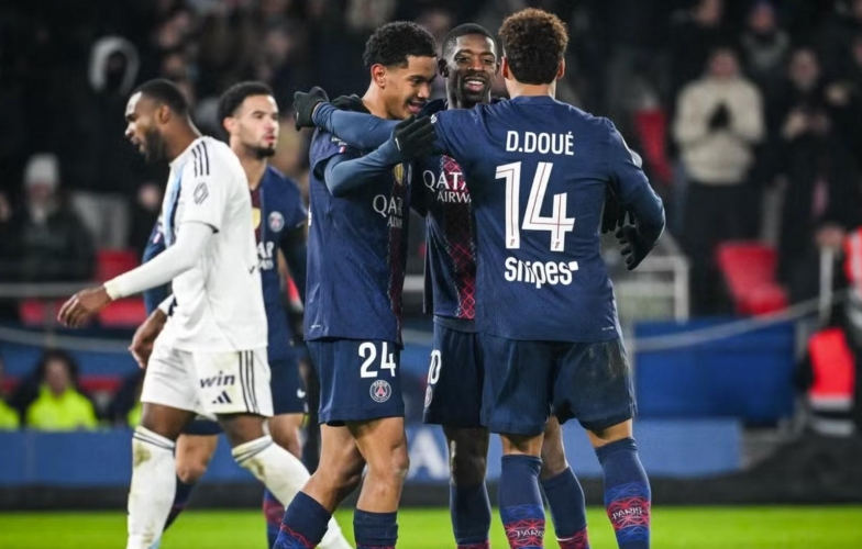 Dembele toả sáng, PSG thắng nghẹt thở derby Paris sau 47 năm