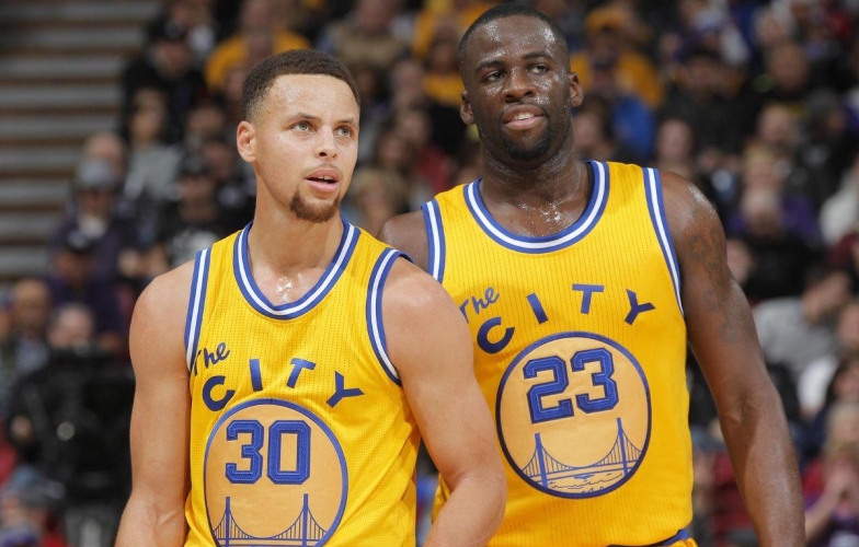 Stephen Curry và Draymond Green dính chấn thương