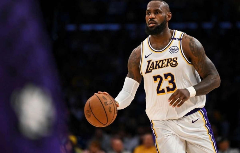 LeBron James và Anthony Davis 'hóa thú', Lakers tiếp tục bay cao