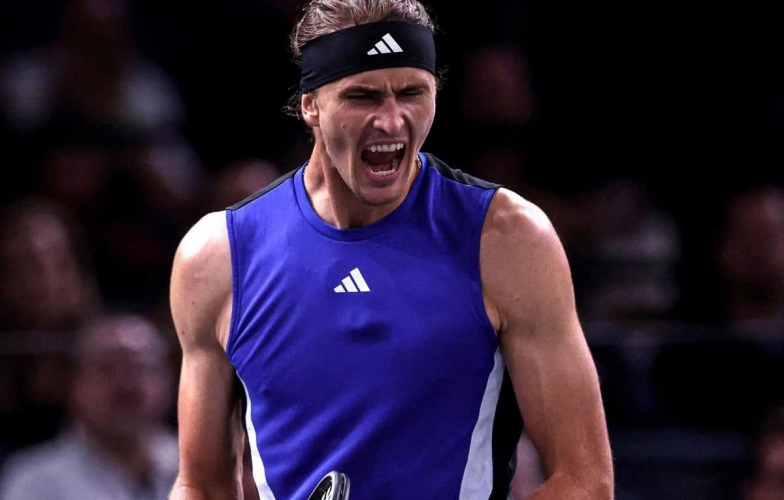 Tsitsipas thất bại trước Zverev ở tứ kết Paris Masters, kết thúc hy vọng dự ATP Finals