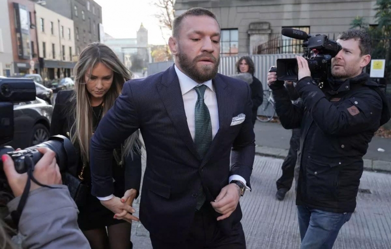 Conor McGregor bị người hâm mộ quay lưng