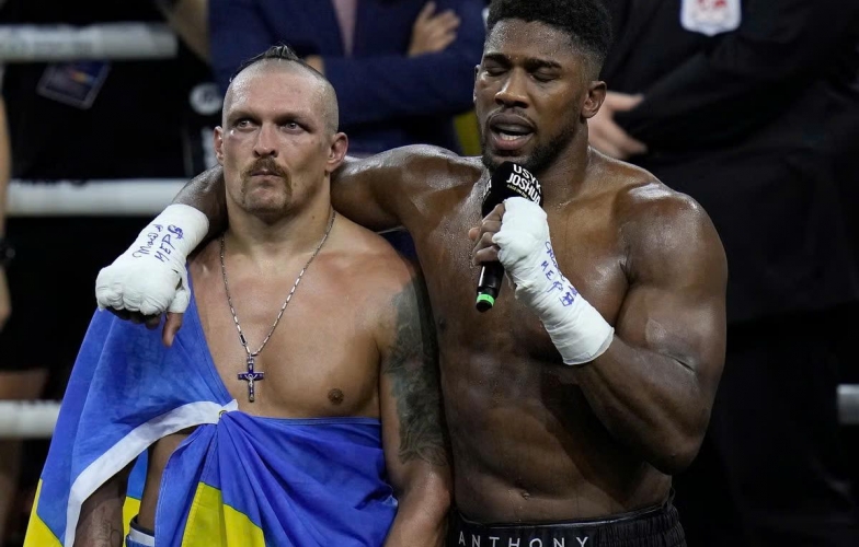 Anthony Joshua công khai ủng hộ Oleksandr Usyk