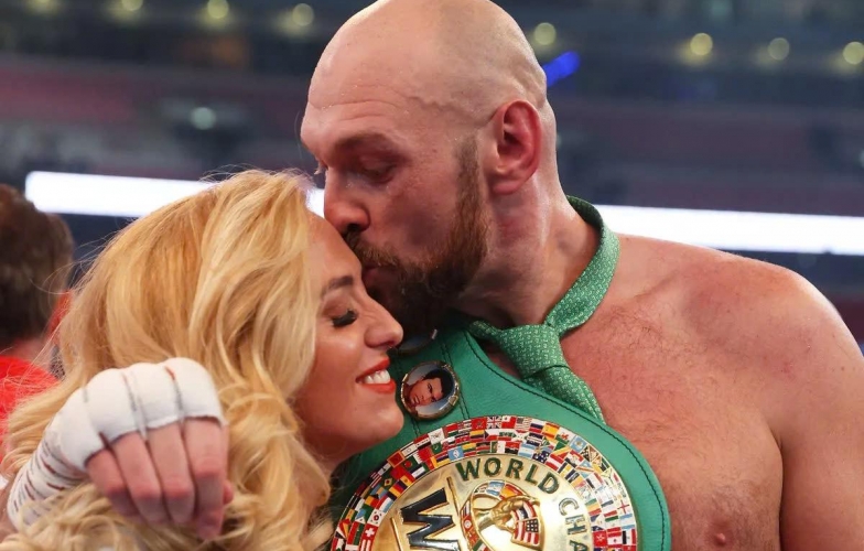 Tyson Fury và sự hy sinh lớn: 3 tháng không nói chuyện với vợ