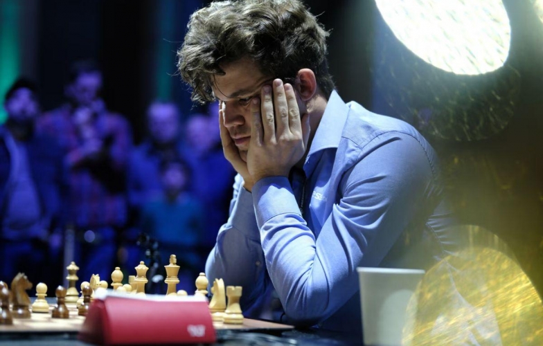 Magnus Carlsen trở lại thi đấu, nhất quyết mặc quần jeans tại giải vô địch thế giới 2024