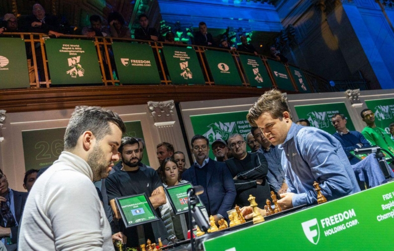 Vì sao Magnus Carlsen và Ian Nepomniachtchi bị cáo buộc dàn xếp tỷ số tại giải vô địch thế giới?