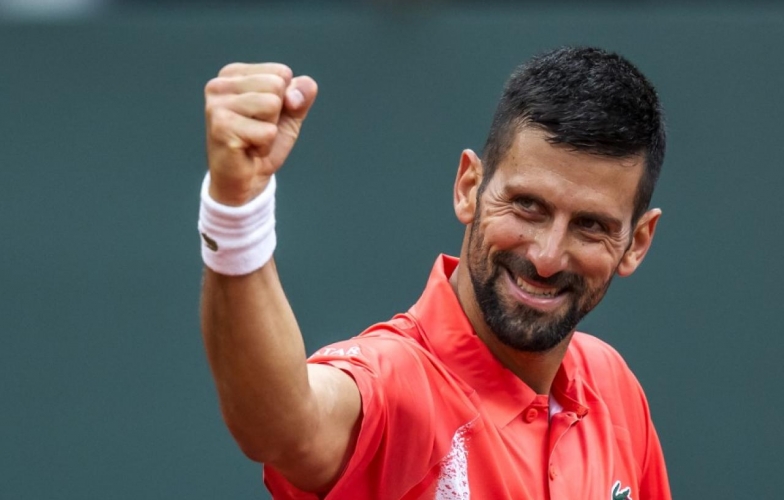 Djokovic thắng trận đầu tiên trên sân đất nện trong năm nay