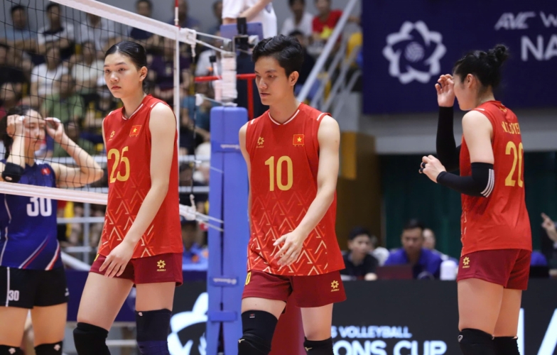 HLV tuyển Úc phát ngôn thẳng thắn về Thanh Thúy và Bích Tuyền