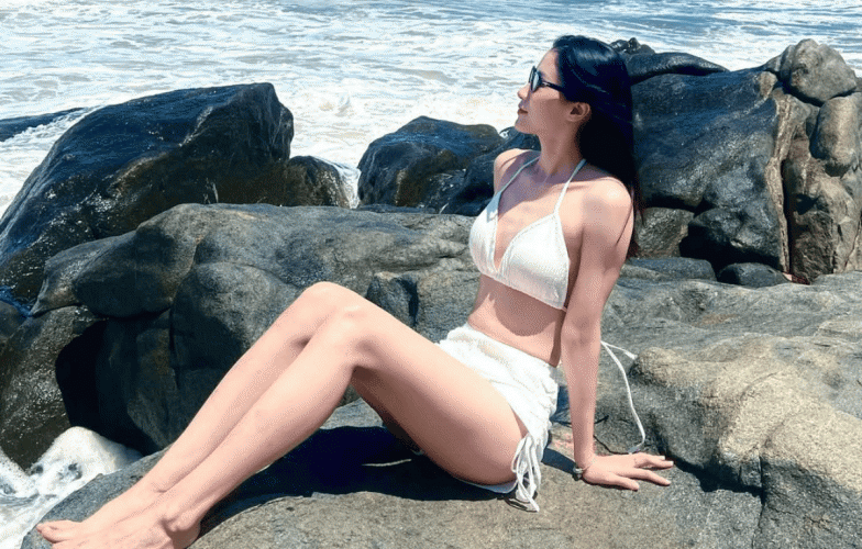 Kiều Trinh nóng bỏng với loạt ảnh bikini thả dáng cực xinh