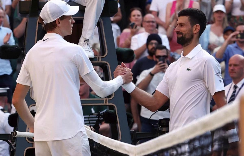 Hành động bất ngờ của Sinner sau khi 'hủy diệt' Djokovic