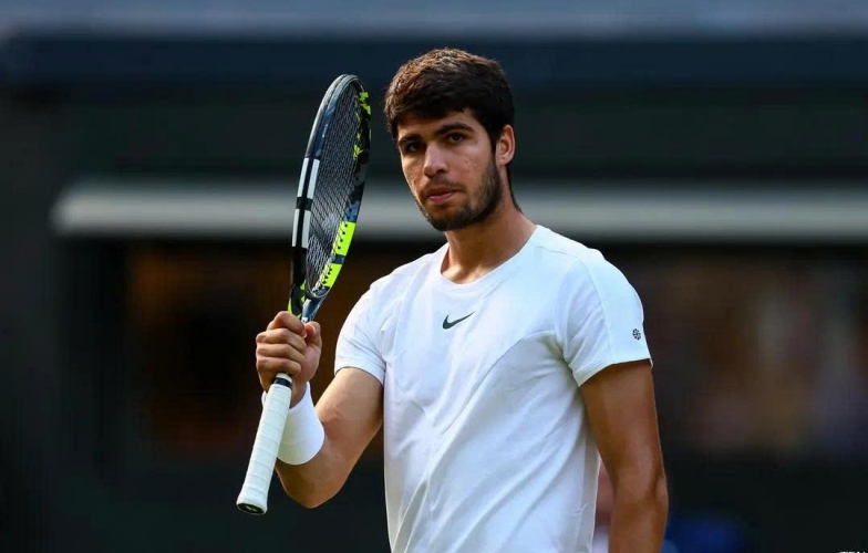 Zverev dằn mặt Alcaraz và Sinner