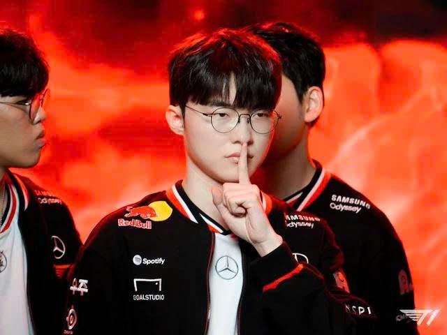 Cả thế giới đổi thay, chỉ mình Faker không rời T1