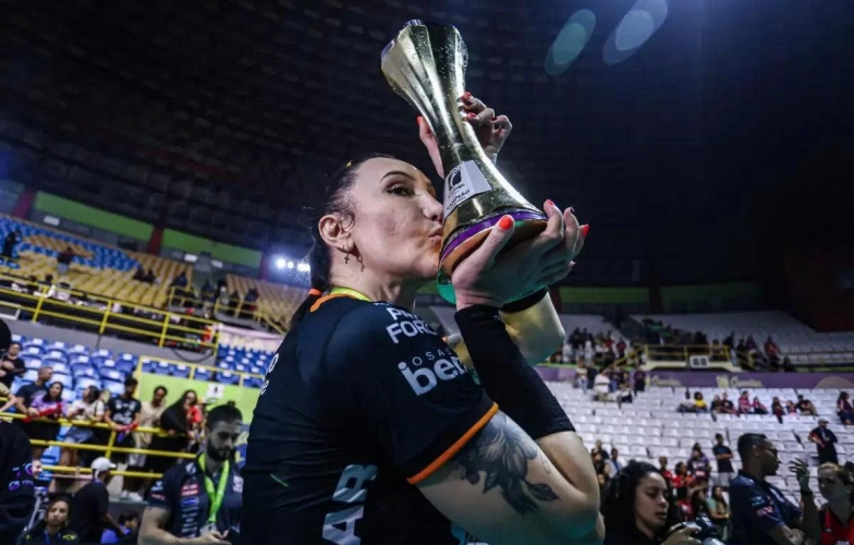 Một cầu thủ chuyển giới không được tham gia giải bóng chuyền thế giới?