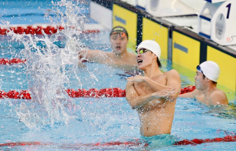 Kình ngư Việt Nam giành HCV SEA Games 33 nhận tin dữ