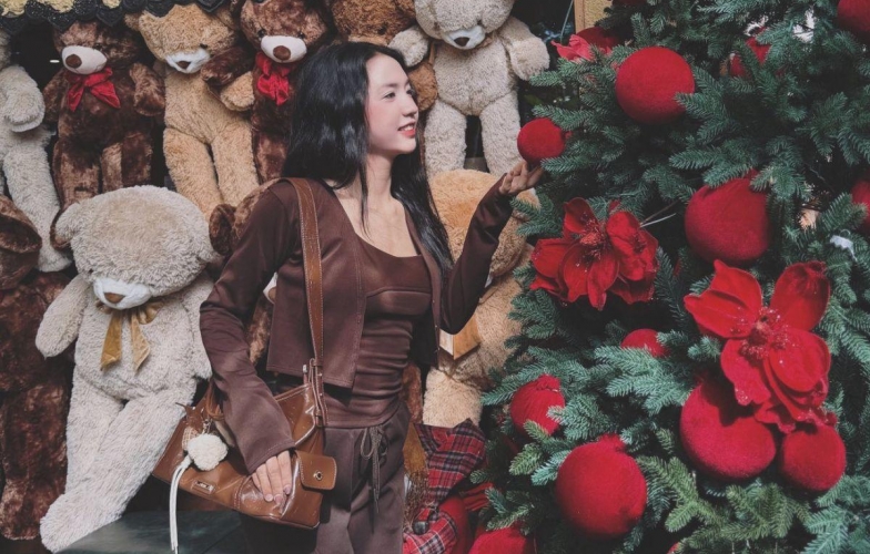Ngắm hot girl tuyển nữ Việt Nam cực xinh trong dịp Noel