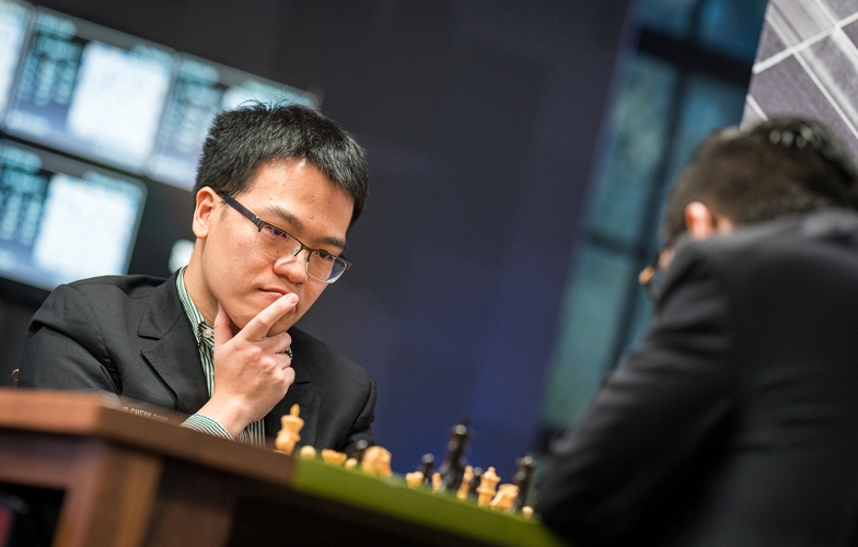 Gặp đối 'cứng cựa', Lê Quang Liêm đánh rơi ngôi đầu siêu giải Grand Chess Tour