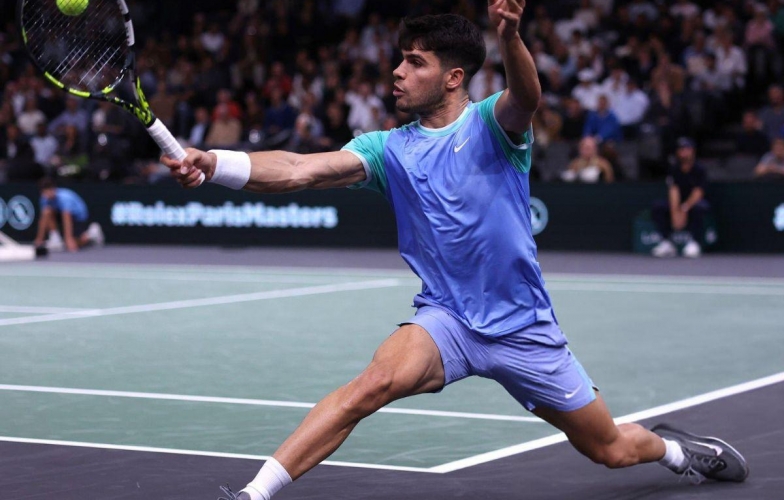 Loại sớm ở Paris Masters 2024, Alcaraz đổ lỗi cho mặt sân