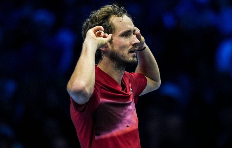 Kết quả tennis 12/11: Medvedev có thắng lợi đầu tay ở ATP Finals