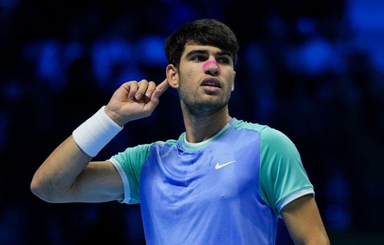 Chấp 50% sức mạnh, Alcaraz vẫn hạ gọn Rublev ở ATP Finals 2024