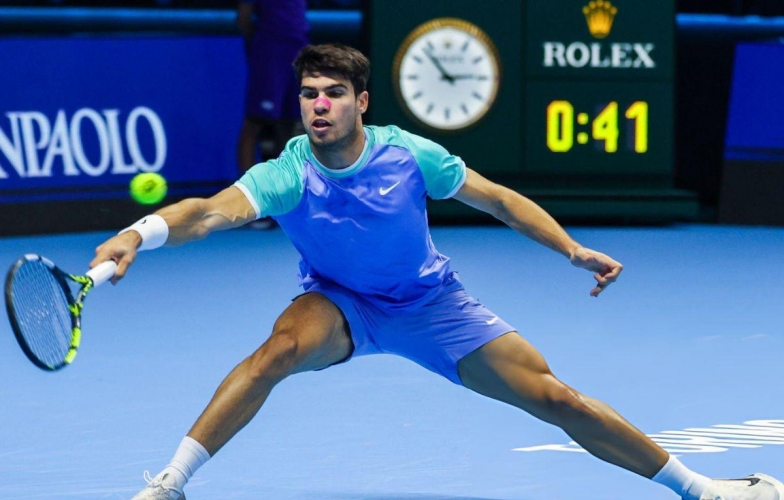 Thua Zverev, Alcaraz lâm nguy ở ATP Finals 2024