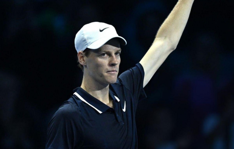 Lần thứ 5 thắng Medvedev năm 2024, Sinner thẳng tiến bán kết ATP Finals