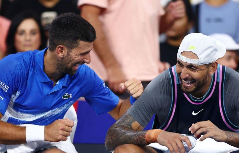 Song sát Djokovic - Kyrgios thắng nhọc trận khai màn mùa giải tennis 2025