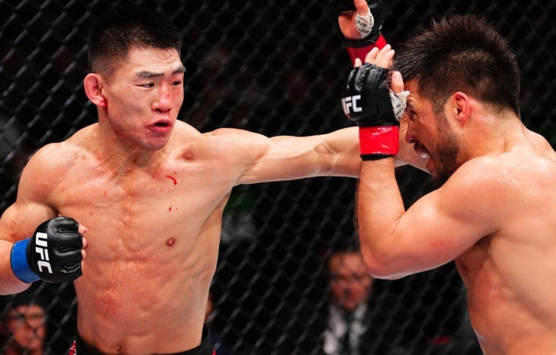 Bị võ sĩ Trung Quốc móc mắt, Henry Cejudo thua trận thứ 3 liên tiếp ở UFC