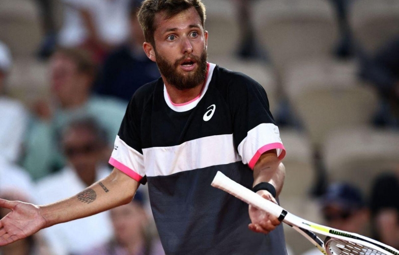 Ngôi sao tennis Pháp bị đối thủ đe dọa tính mạng trên sân