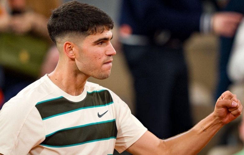 Trình làng tóc mới, Alcaraz thắng đậm ở vòng 2 Roland Garros 2025