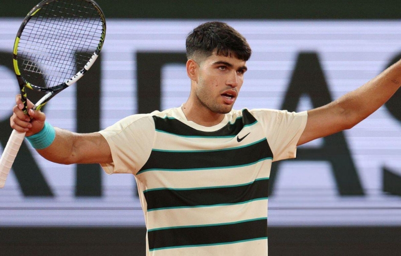 Khẳng định đẳng cấp, Alcaraz lọt tứ kết Roland Garros 2025