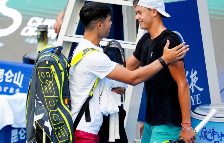 Huyền thoại tennis chỉ thẳng cái tên đủ khả năng bắt kịp Alcaraz, Sinner