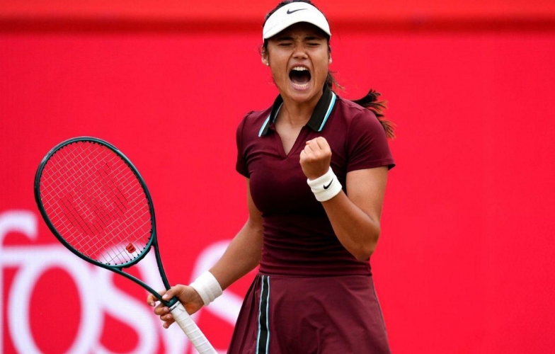 Emma Raducanu lần đầu lên ngôi số 1 tennis Anh sau hai năm
