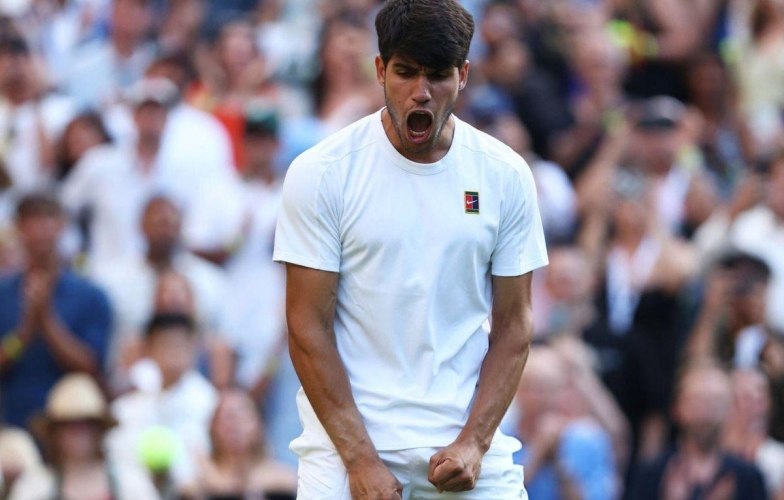 Hạ 'máy giao bóng' người Đức, Alcaraz lọt vòng 4 Wimbledon 2025