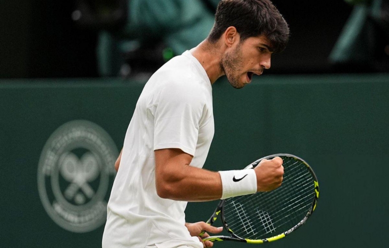Alcaraz lọt tứ kết Wimbledon bằng chiến thắng thứ 22 liên tiếp