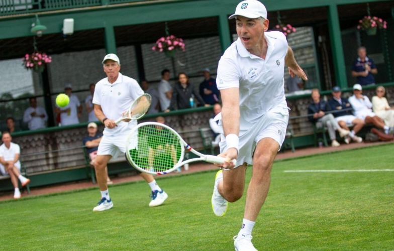 Tỷ phú Mỹ chuẩn bị chào sân tennis chuyên nghiệp ở tuổi 59