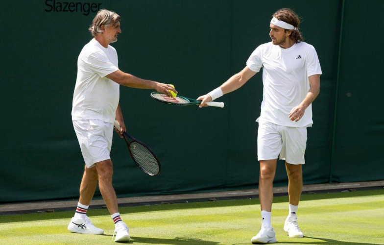 Tsitsipas sa thải thầy cũ Djokovic sau khi bị chê thẳng mặt