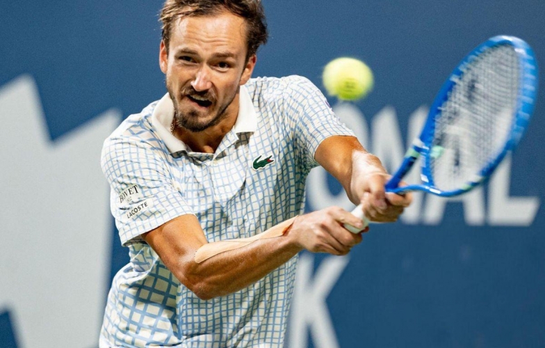 Medvedev để quên 'của quý' sau thất bại muối mặt ở Rogers Cup 2025