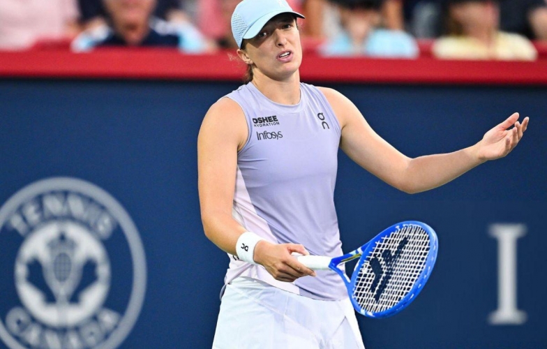 Bị khai thác điểm yếu chí tử, Swiatek ngã ngựa ở Rogers Cup 2025