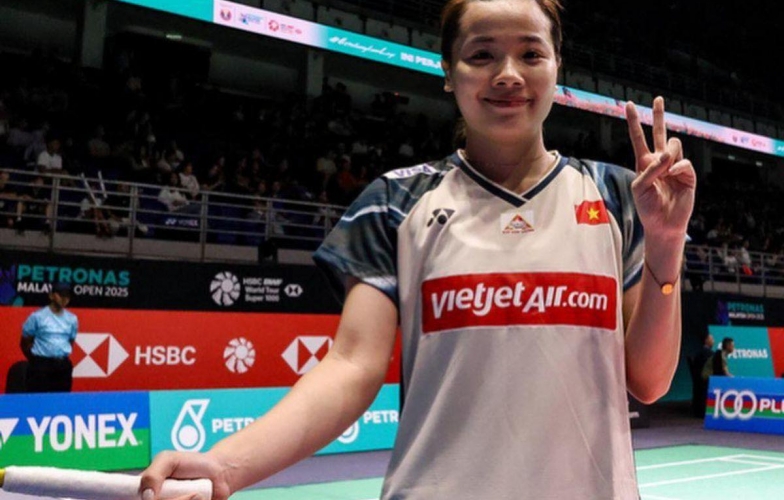 'Hoa khôi cầu lông' Nguyễn Thùy Linh trở thành tân Thạc sĩ, nhận mưa lời khen từ NHM