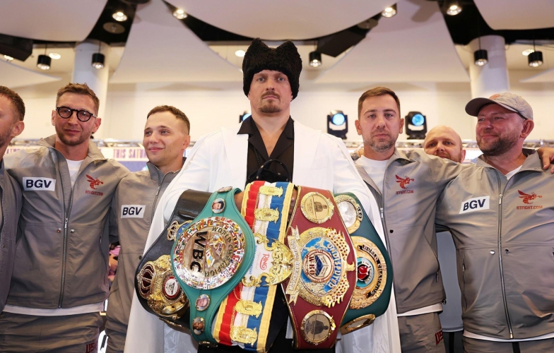 Usyk bỏ đai hạng nặng boxing, mất danh hiệu 'Nhà vô địch tuyệt đối'