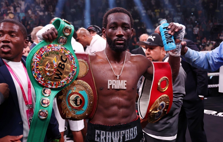 Nhà vô địch quyền Anh thế giới đột ngột tuyên bố giải nghệ