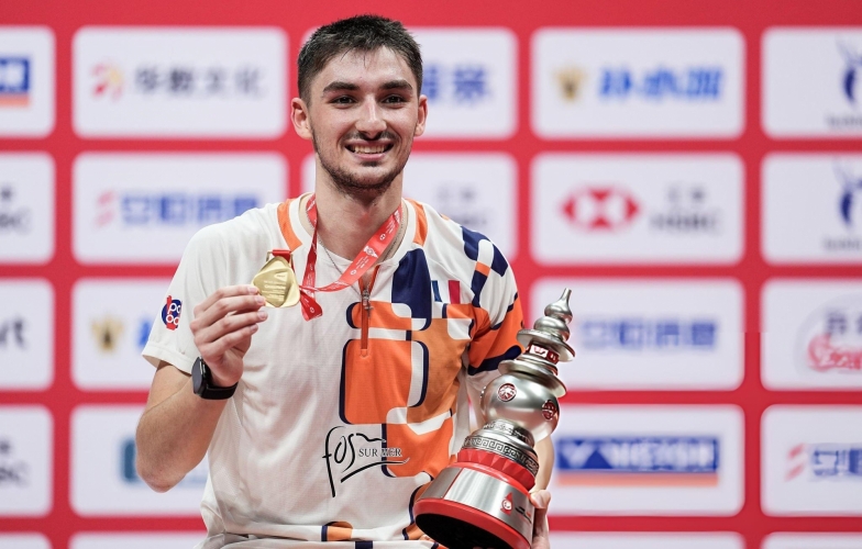 Thắng đậm số 1 thế giới, sao trẻ châu Âu đăng quang BWF World Tour Finals 2025